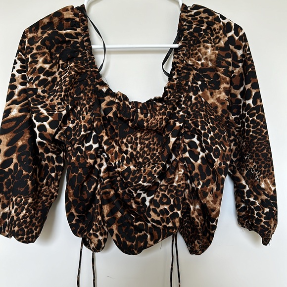 Cheetah ruched shirt - Picture 2 of 2